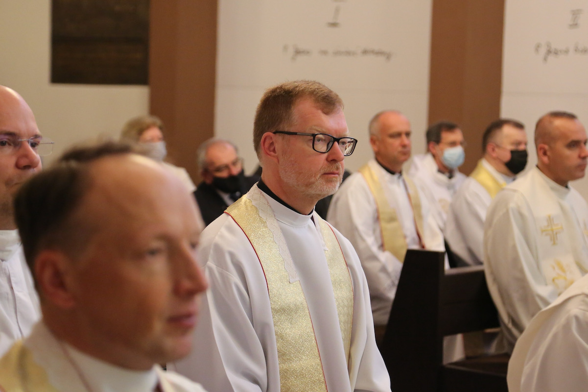 Damning report on religious order as abuse conference opens in Warsaw