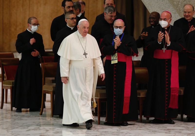 Pope calls on Curia to undergo 'synodal conversion' 