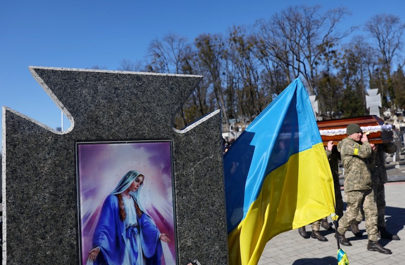Ukraine faces 'colossal humanitarian tragedy' as war escalates