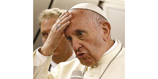 Francis forced to apologise for ‘calumny’ accusation