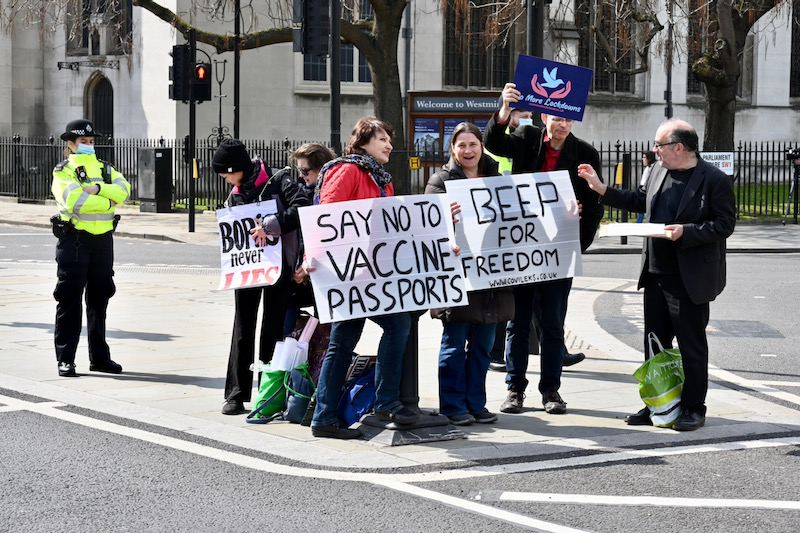 Catholic priests join protest against vaccine passports