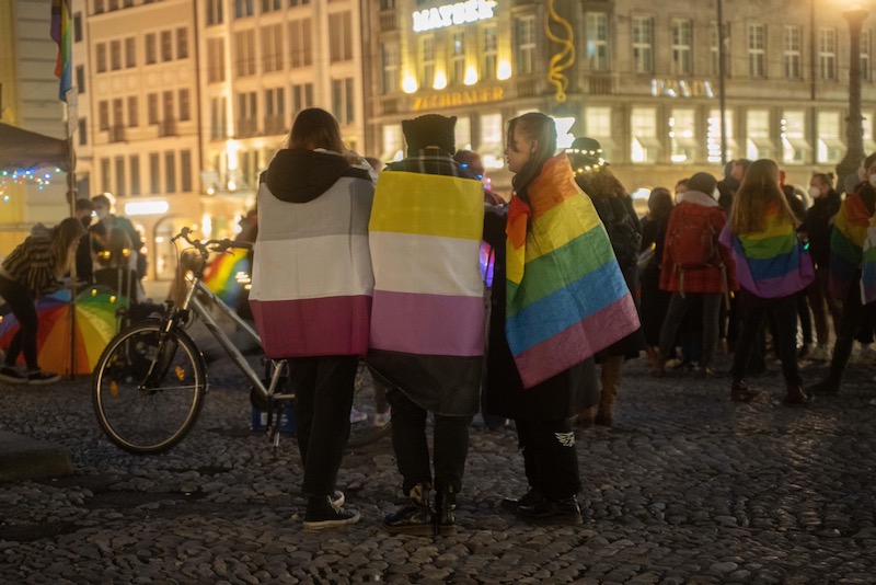 Bishop takes part in gay blessing services in Germany