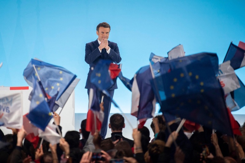 Macron leads in divided France 