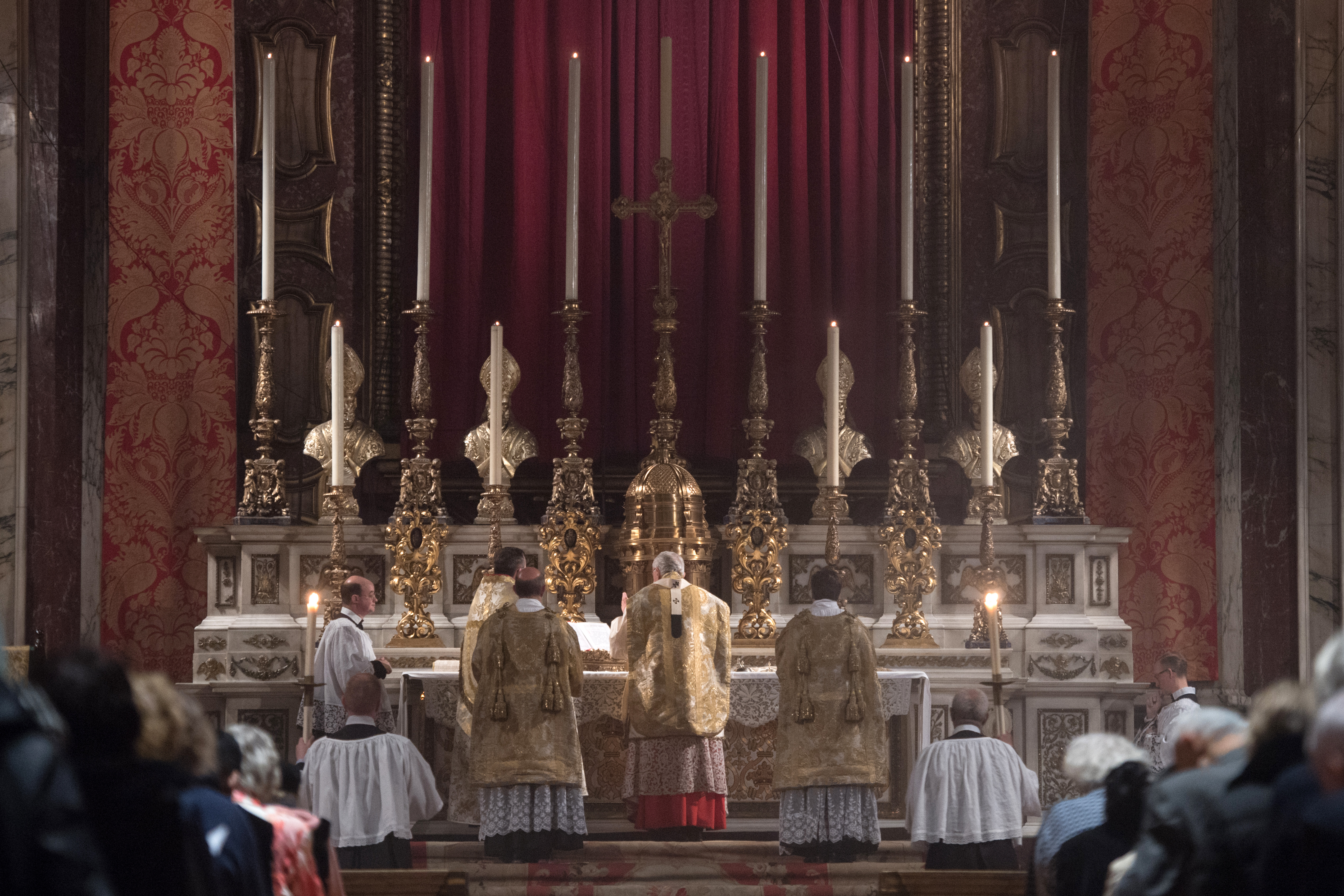 Catholics flock to Latin Mass Society as parishes drop Old Rite Masses