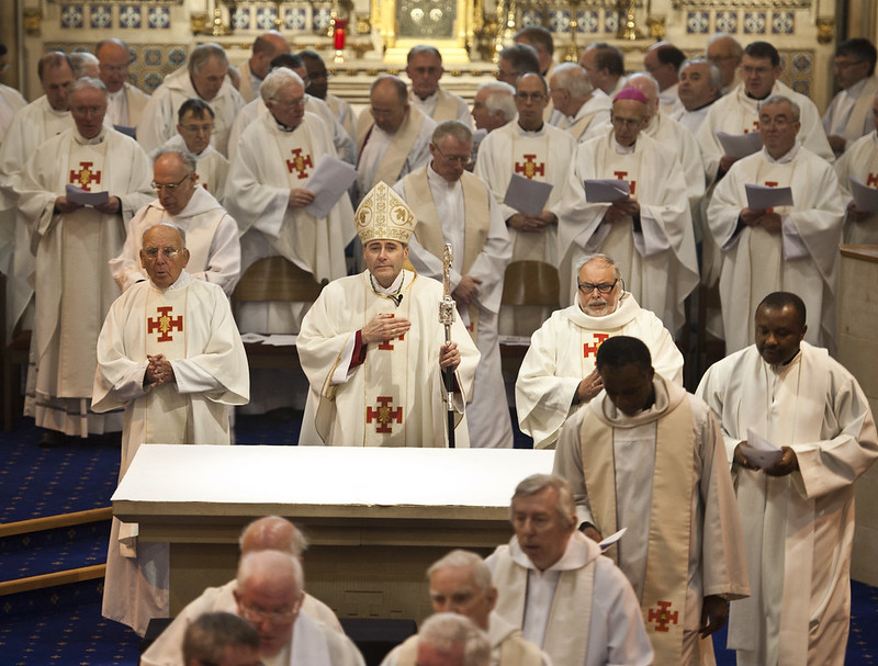 Dioceses switch to streaming Mass online