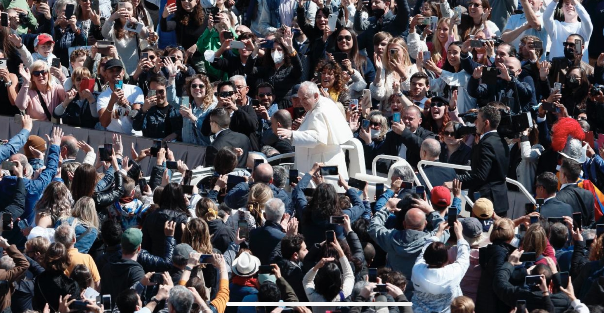 Pope at Easter: humanity is at risk unless it renounces war
