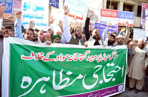 Extremists win blasphemy law concessions from Pakistan government