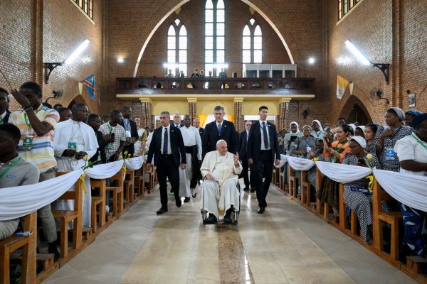 Pope rallies Congo youth against corruption