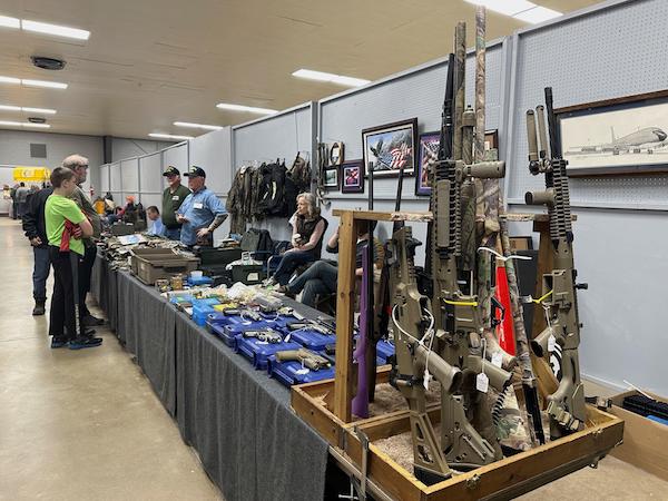 Catholic bishops applaud Illinois weapons ban