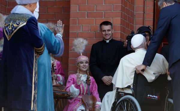 Pope praises Kazakhstan as 'country of encounter'