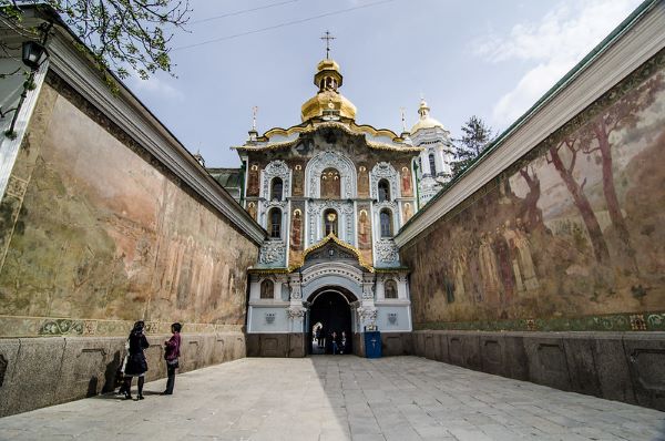 Pope calls for 'respect' as Kyiv evicts Orthodox monastery