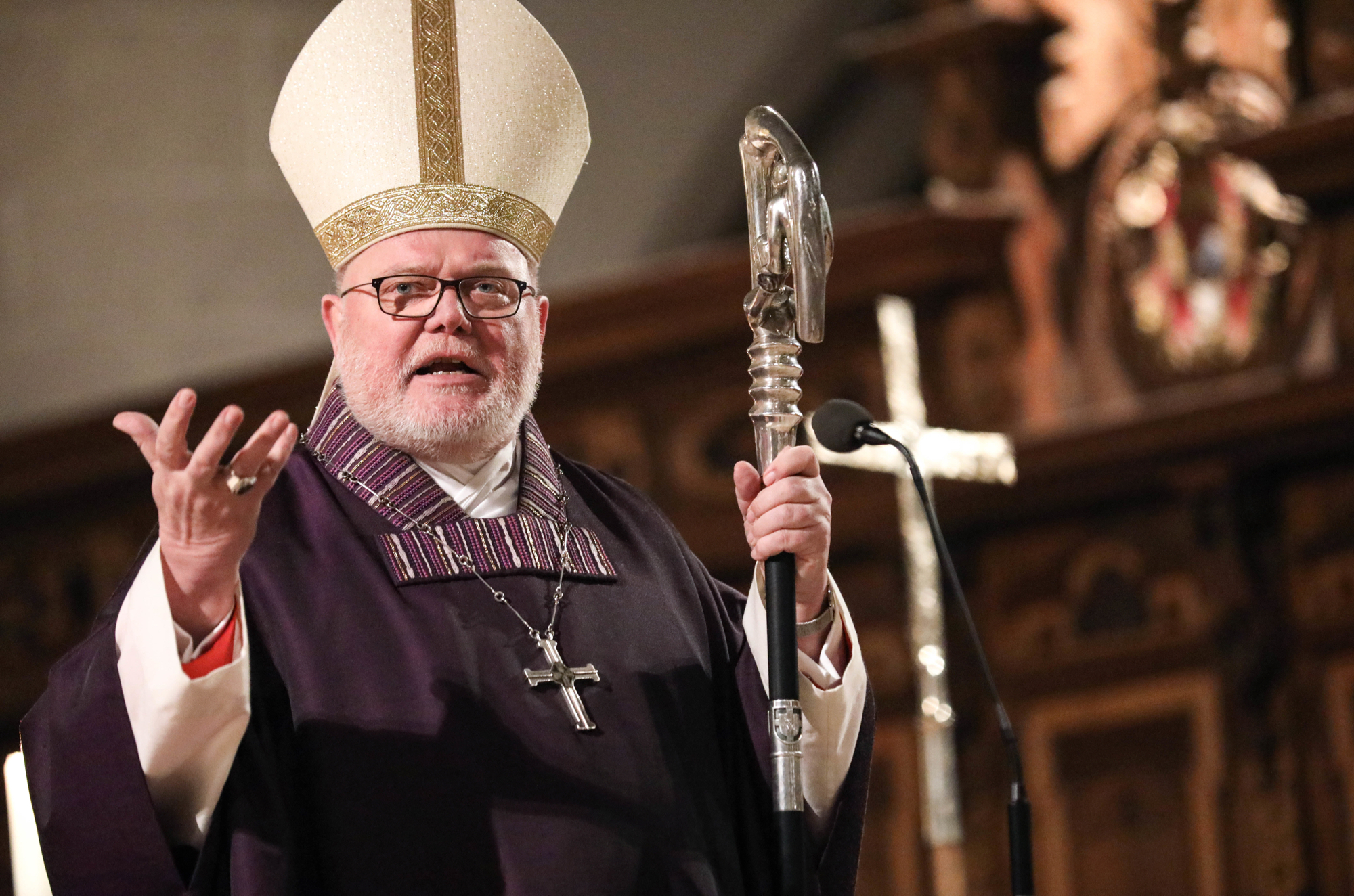 Cardinal Marx condemns Bavaria decision to hang crosses in all public buildings 