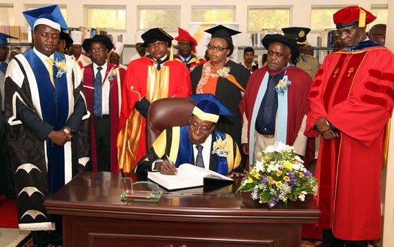 Military allows Mugabe to attend university ceremony as resignation bargaining continues