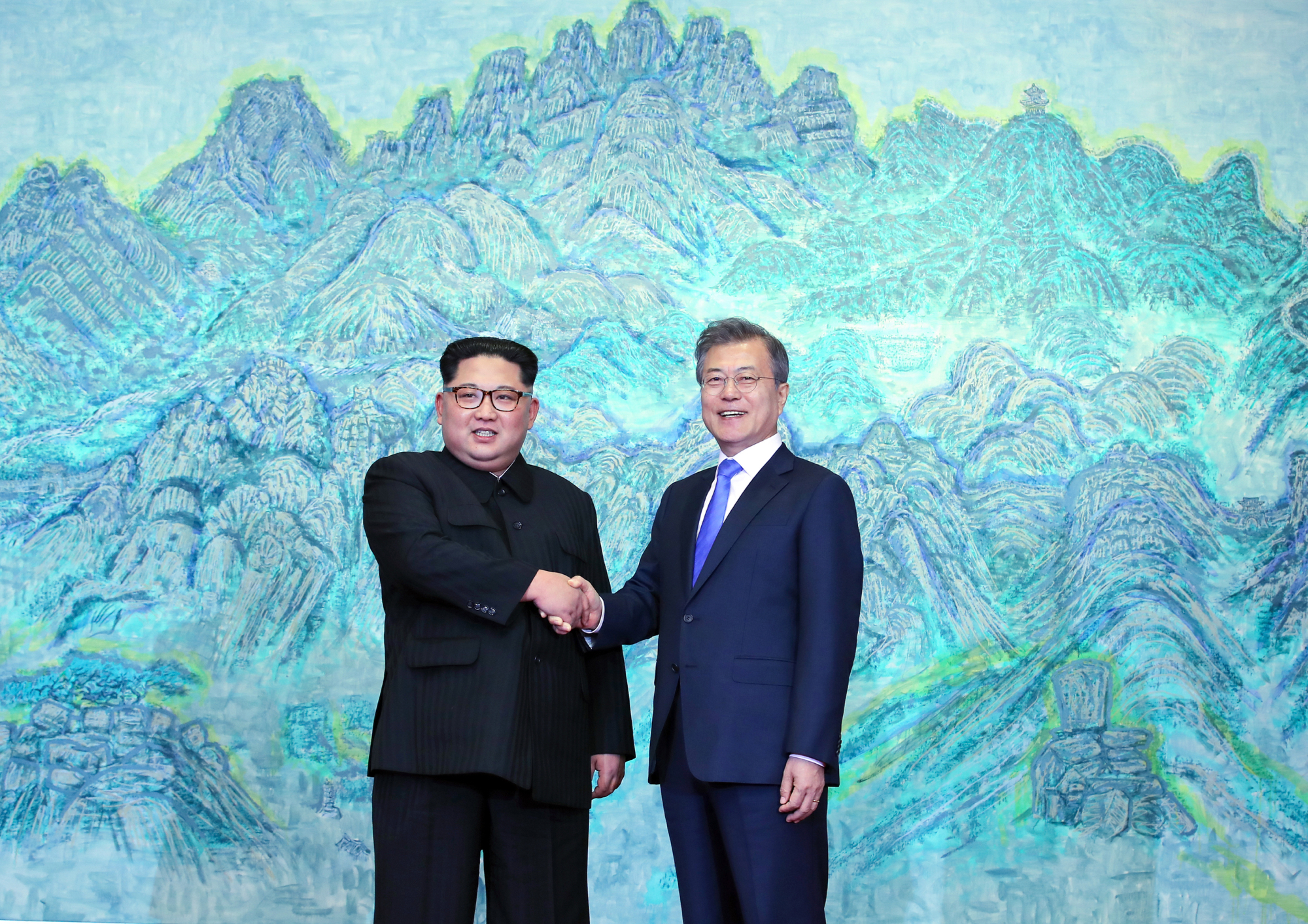 Pope praises Korean leaders' promise to make peninsula nuclear-free