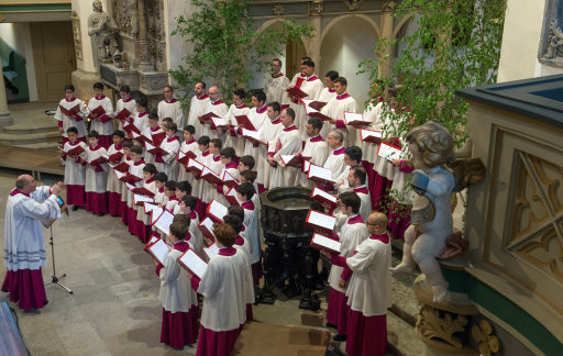 Vatican choir involved in financial scandal, Italian newspaper reports