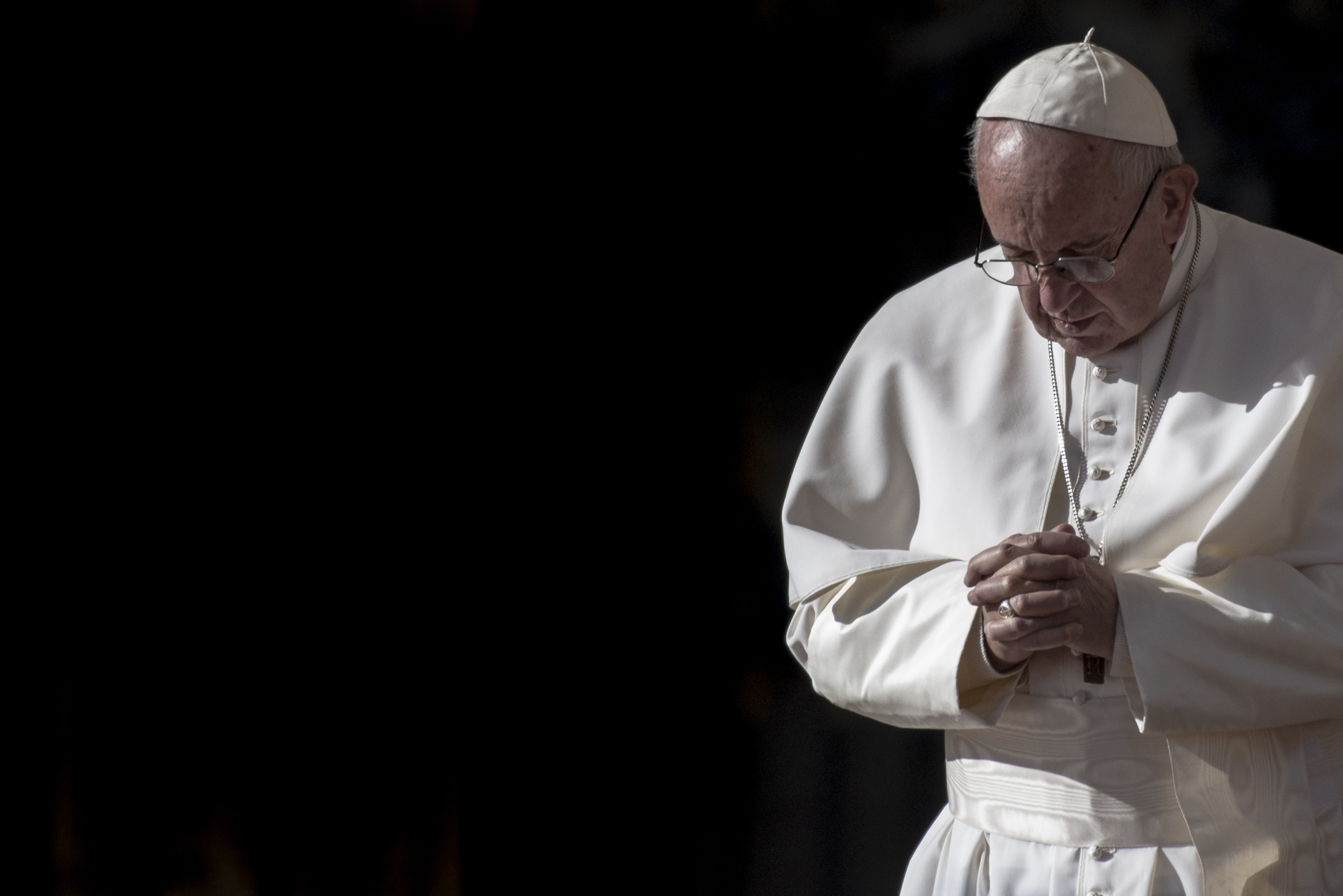 Pope urges prayers for 'tortured' Syria