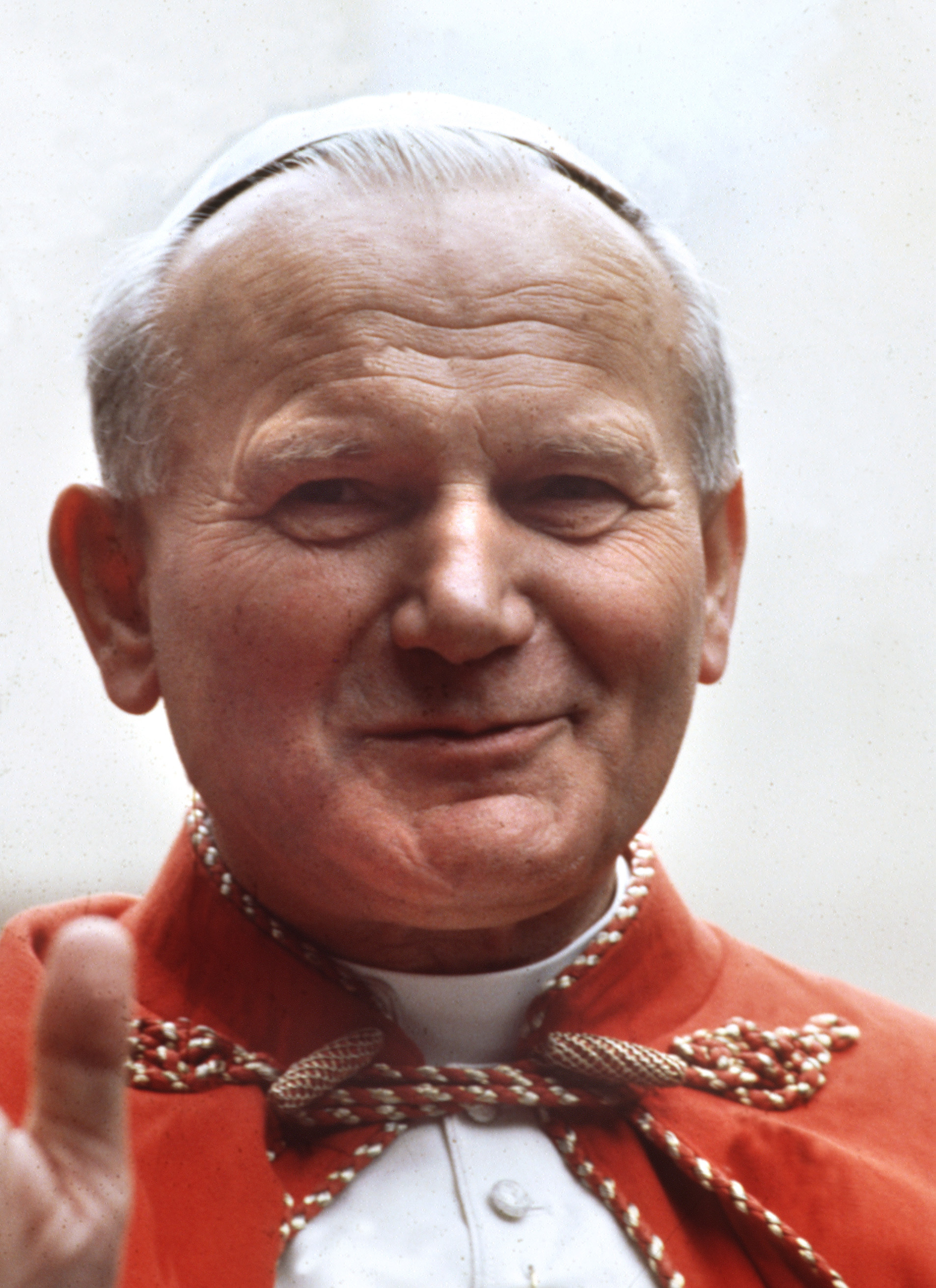 Cardinal condemns âde-canonisationâ of St John Paul II