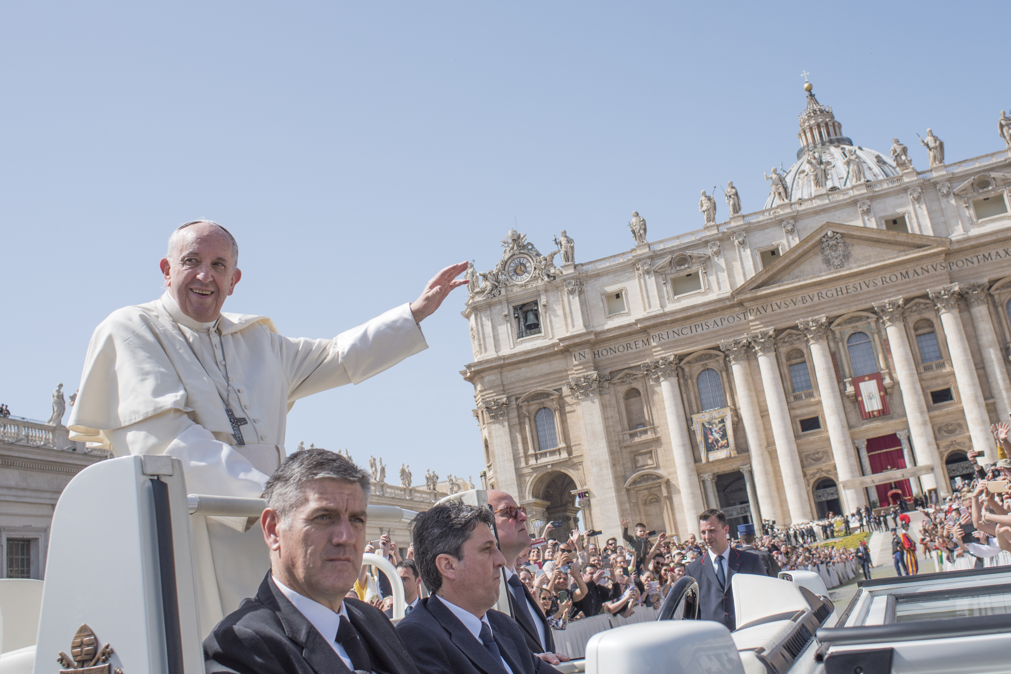 Pope calls on Catholics to follow path to Christian holiness