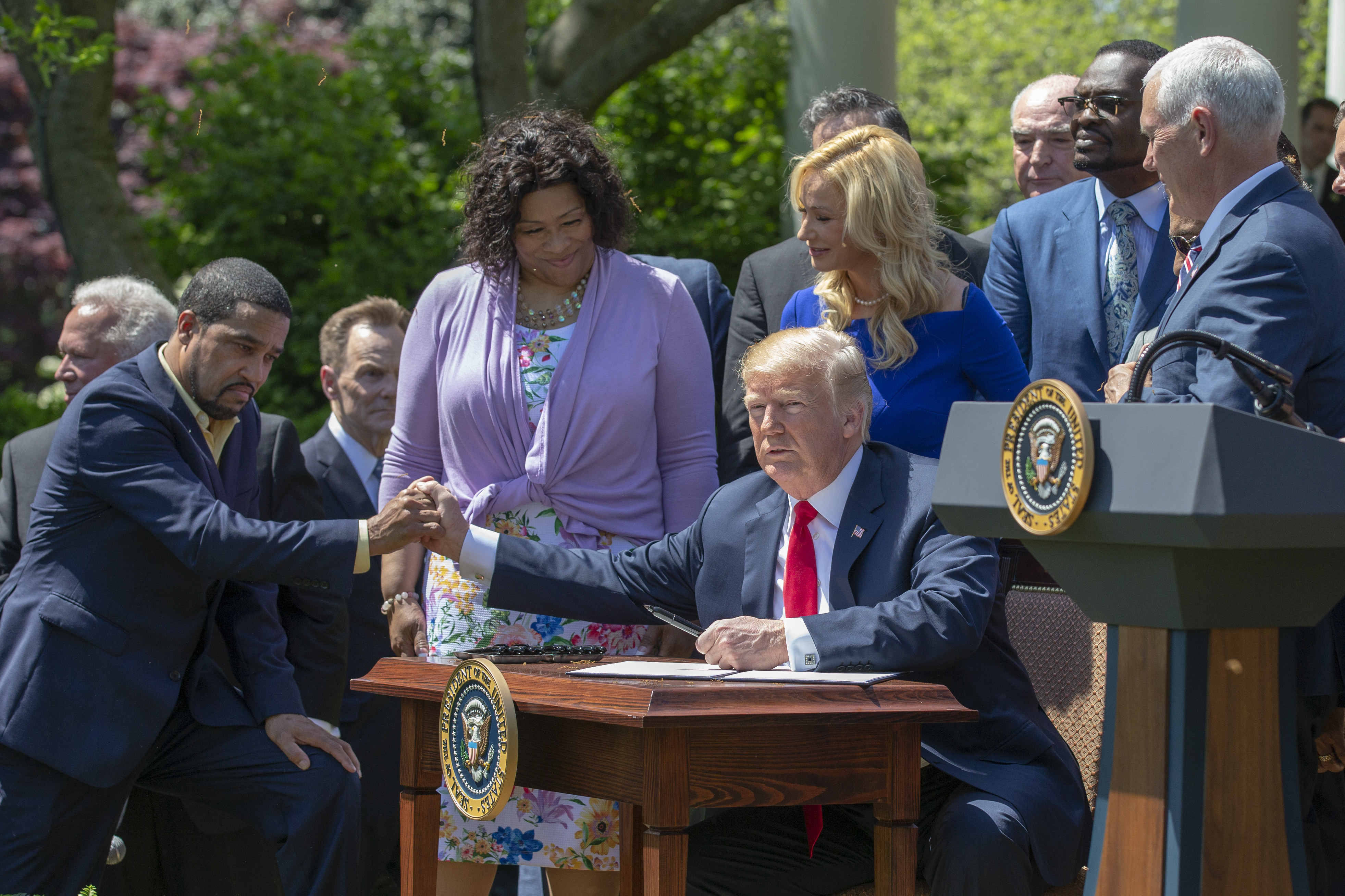 Trump signs order to protect religous liberty