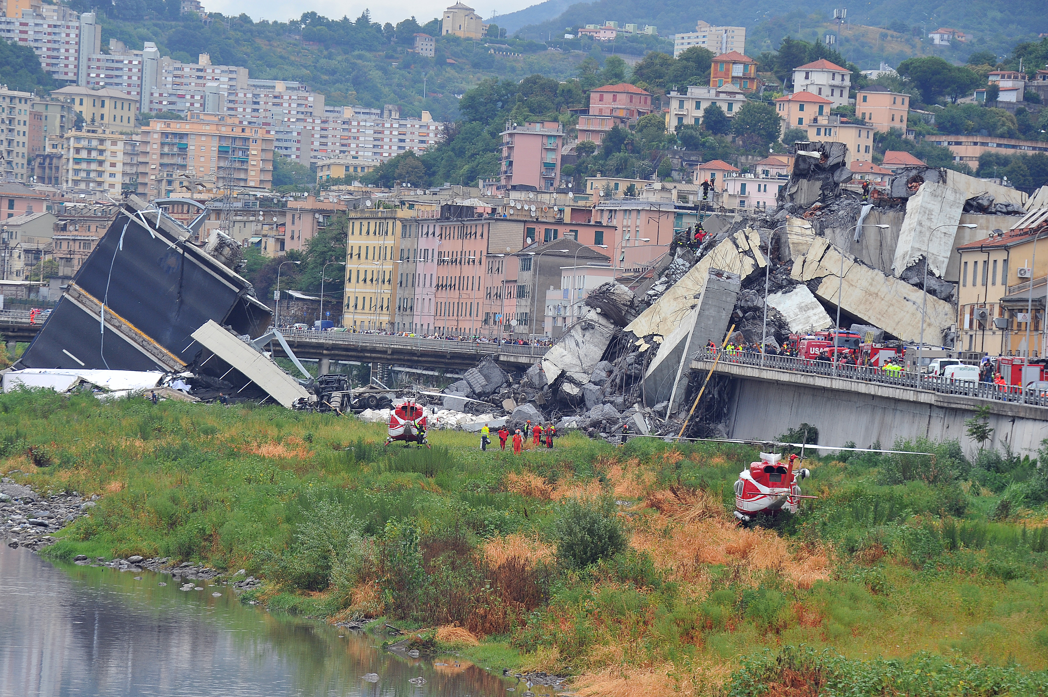 Pope prays for victims of Genoa bridge collapse 