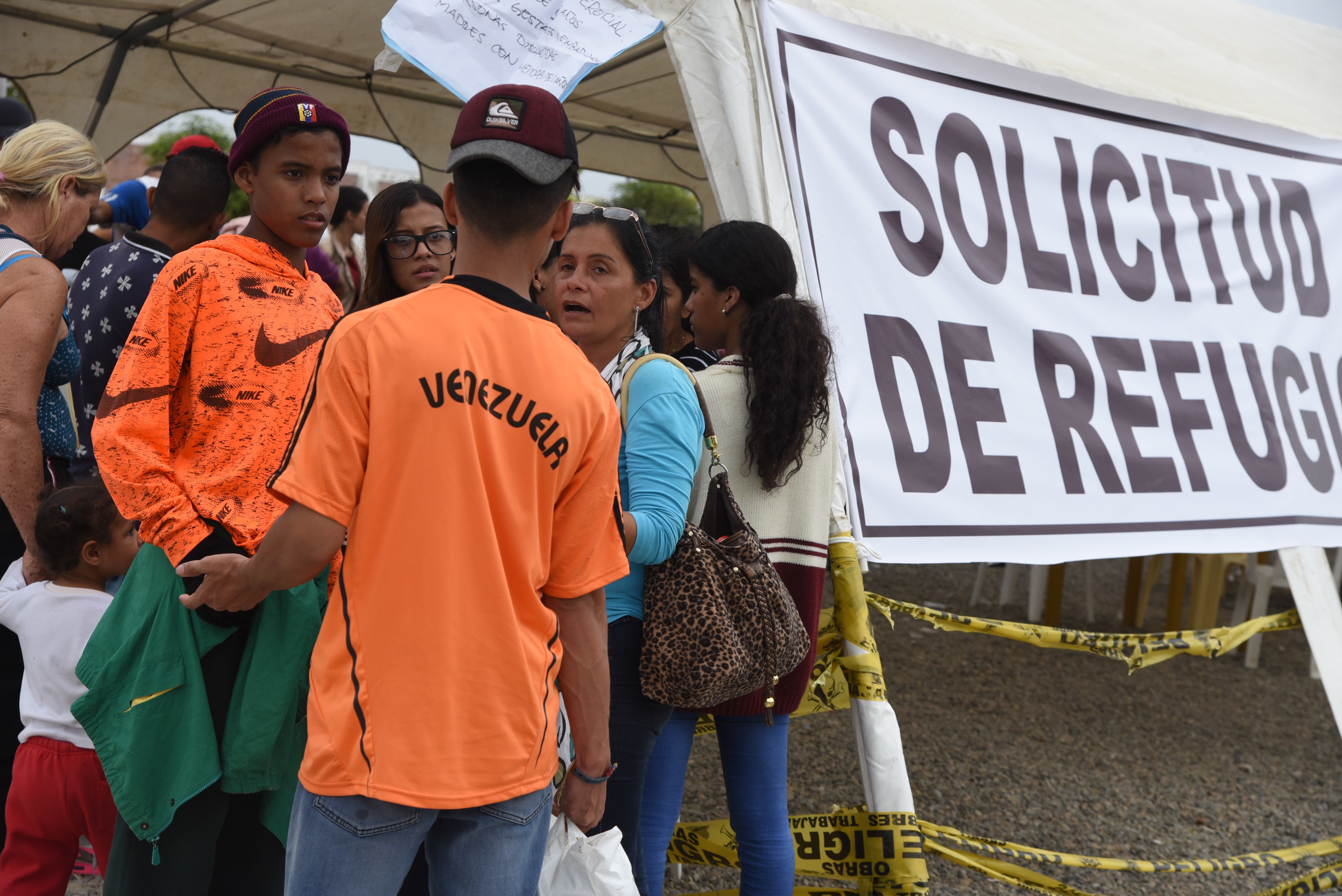 Peru moves to control refugee flow
