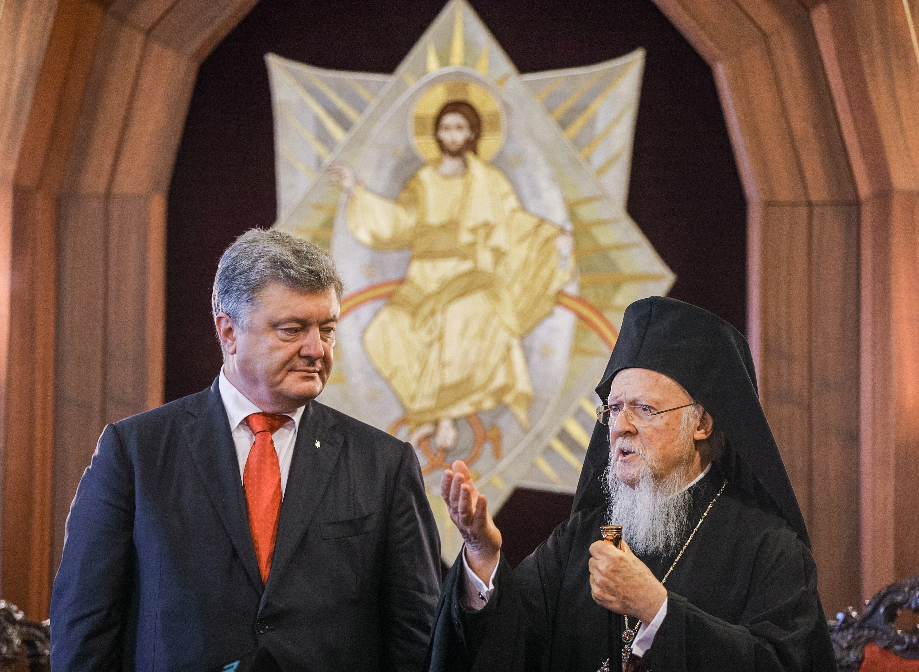 Orthodox Patriarch Bartholomew signs deal with Ukraine President