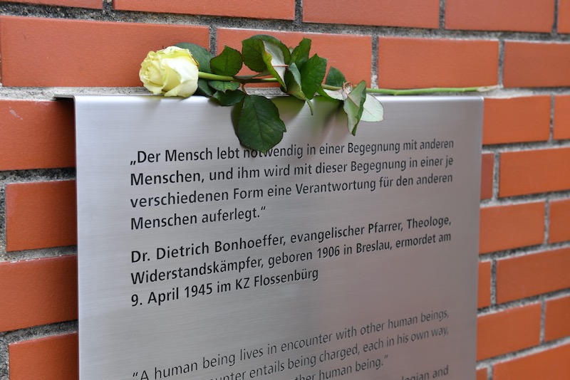 Müller pays tribute to Dietrich Bonhoeffer