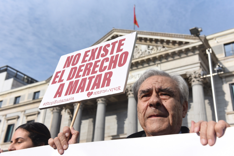 Spanish bishops denounce euthanasia law