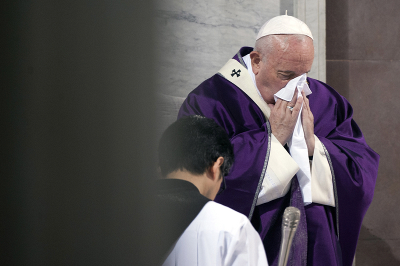 Pope skips Mass due to cold