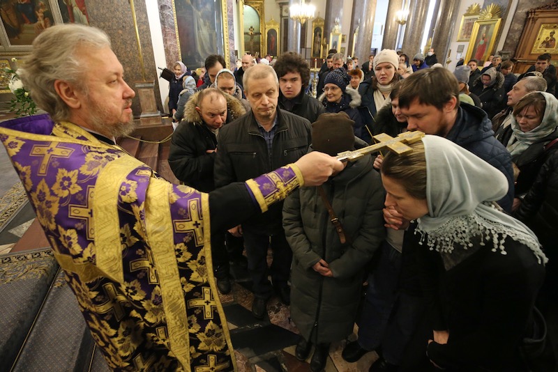 Orthodox virus response mixes observance with defiance