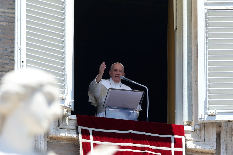 Don't blame, don't complain, but pray, says Pope