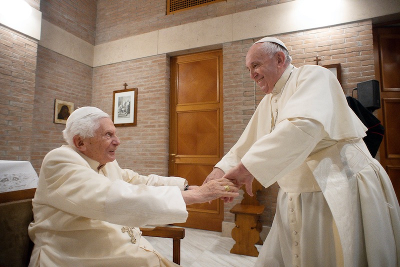 Pope Francis and Benedict XVI vaccinated against Covid-19