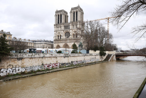 French experts search for suitable stones for Notre Dame