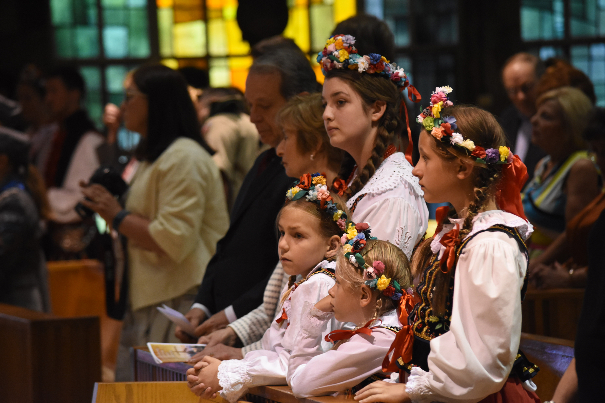 Polish bishops explain policy changes on migrant Catholics