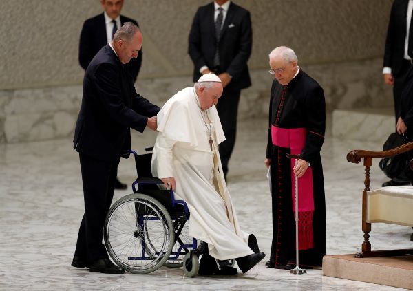 Desire for eternal youth 'delusional' says Francis