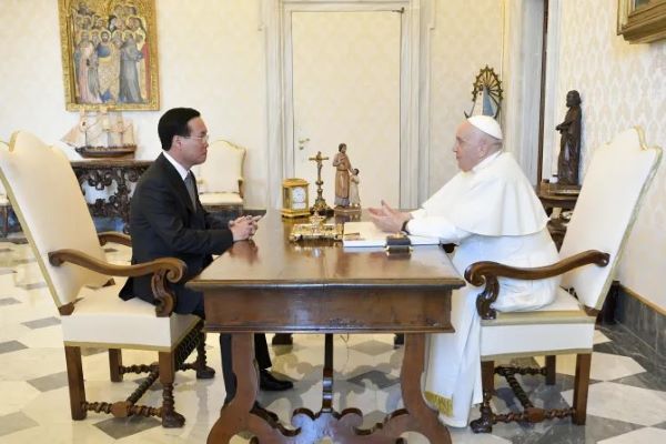 Vietnam accepts resident Vatican diplomat