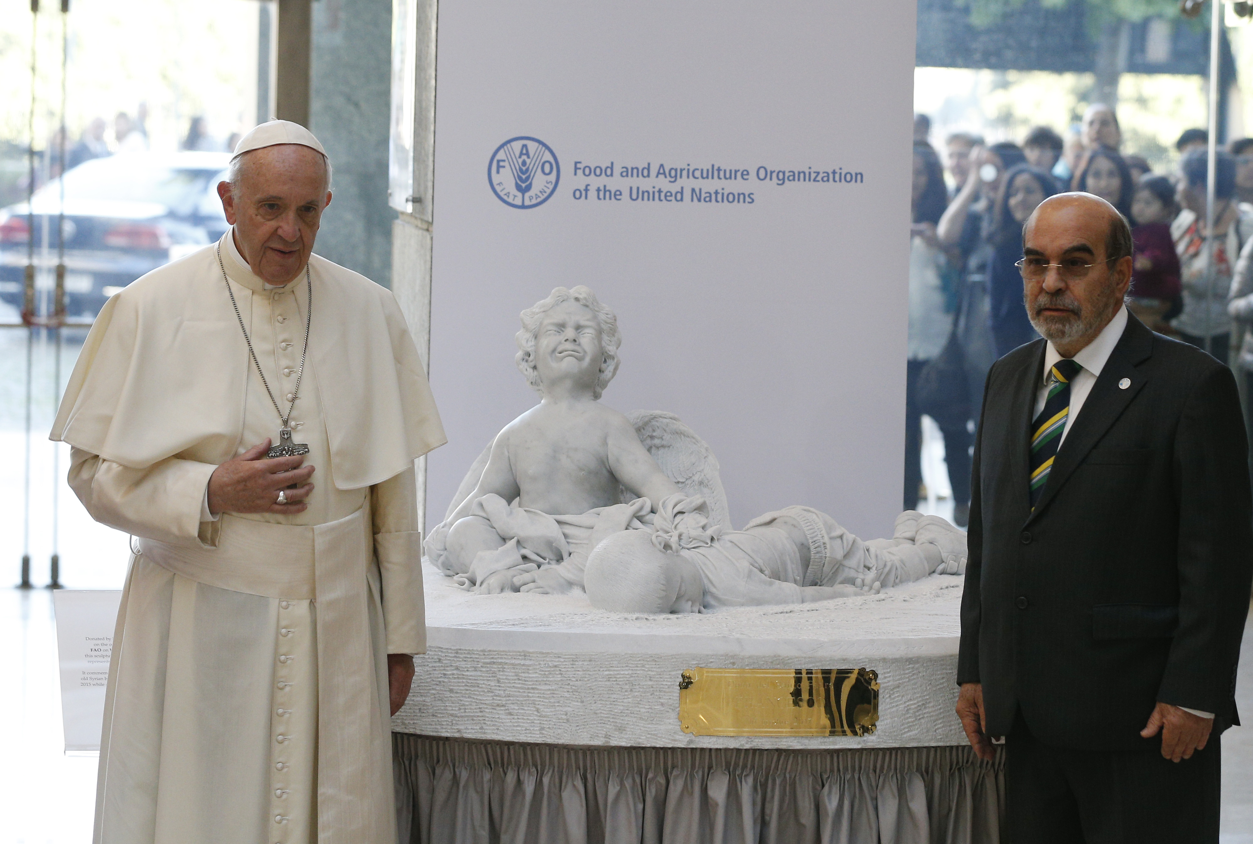 To fight hunger and forced migration, end war and arms trade, pope says