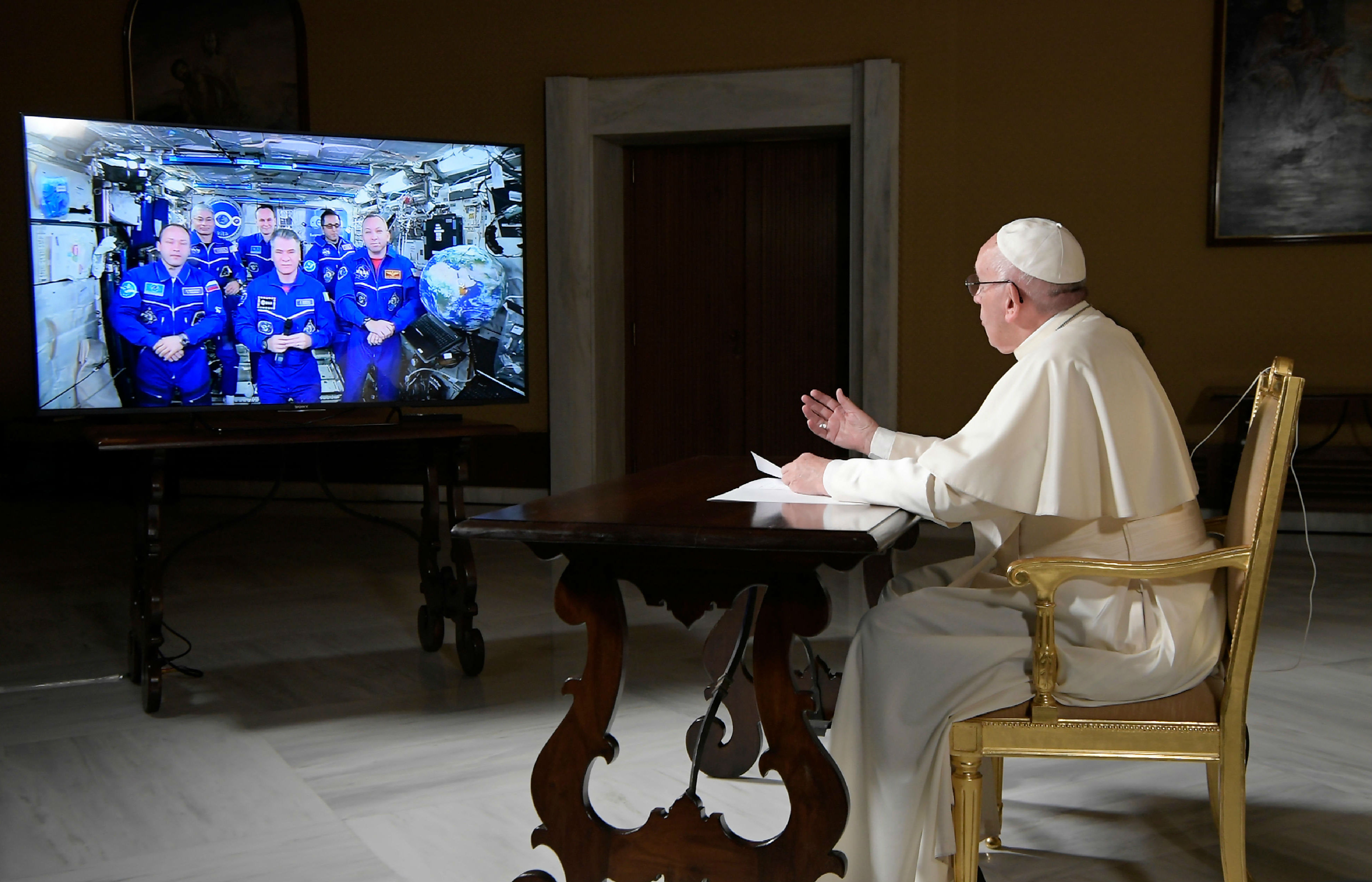 Pope says space station crew like a 'tiny UN' with peaceful diversity