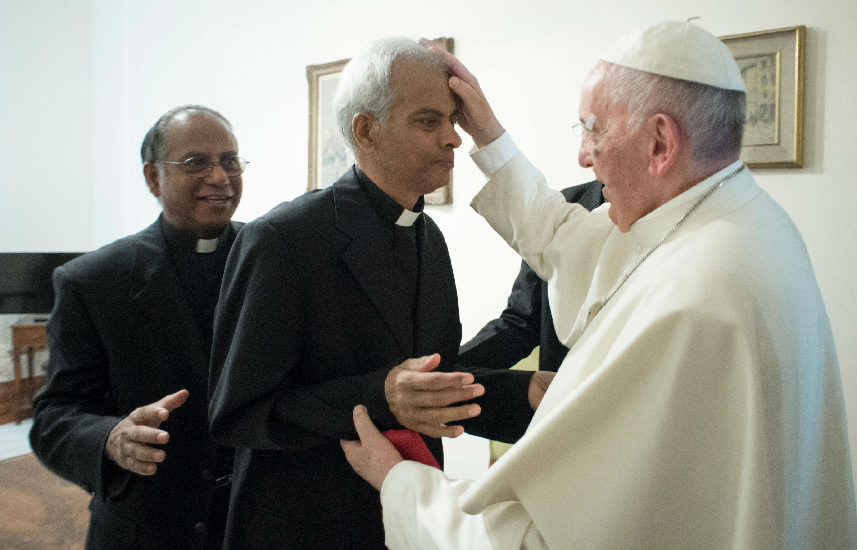 Freed Indian Salesian priest meets Pope Francis