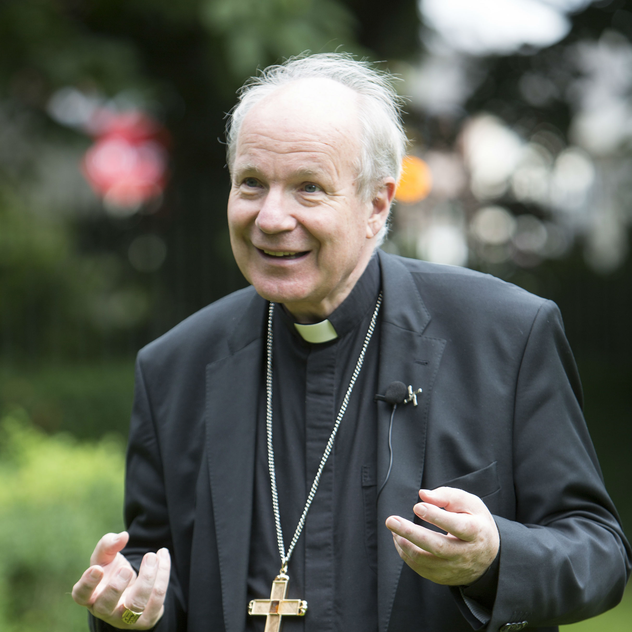 Cardinal Schonborn: Church doing best to strengthen families of all types