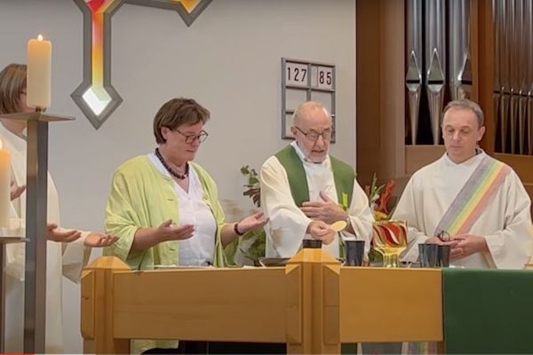 Swiss bishops reiterate ‘rules’ after woman appears to concelebrate Mass