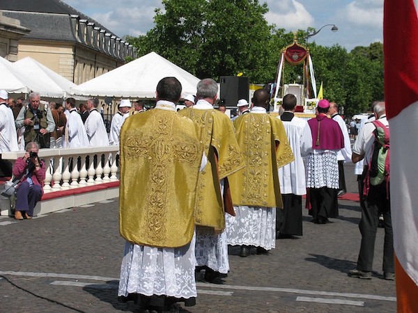 Chartres pilgrimage turns away marchers due to popularity