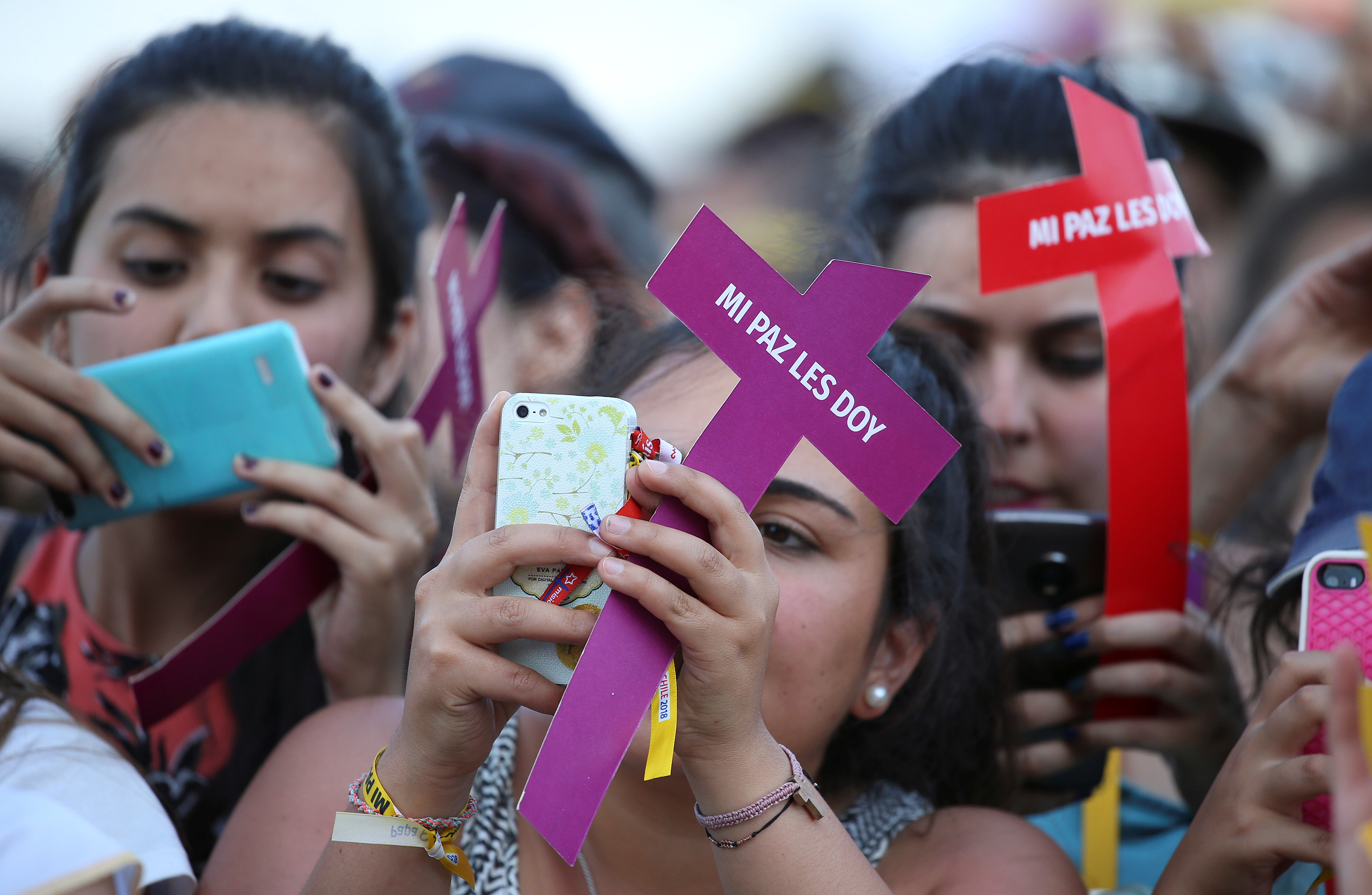 Pope asks young Chileans: What would Jesus do? 