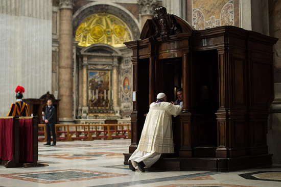 Bring peace on earth and in hearts by going to confession, pope says