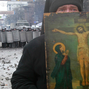 Pope calls for end to Ukraine unrest as Churches offer to mediate