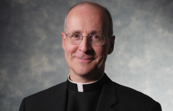 Editor-at-large of Jesuit America magazine to advise Vatican communications department