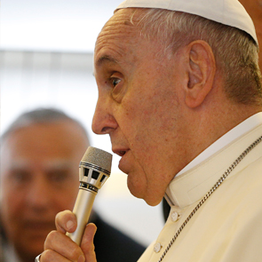 Francis backs Romero cause during Q+A on Papal plane