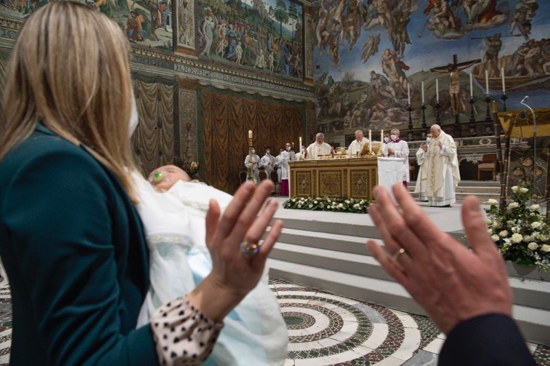 Celebrate baptism anniversaries says Pope
