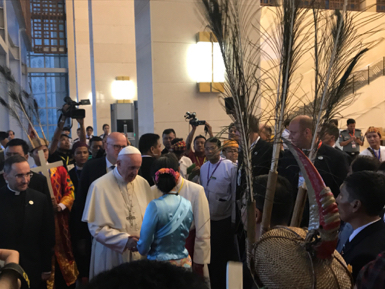 Pope with Aung San Suu Kyi in Myanmar