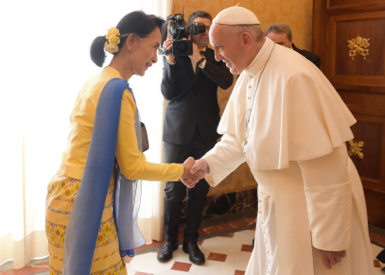 Pope meets Aung San Suu Kyi